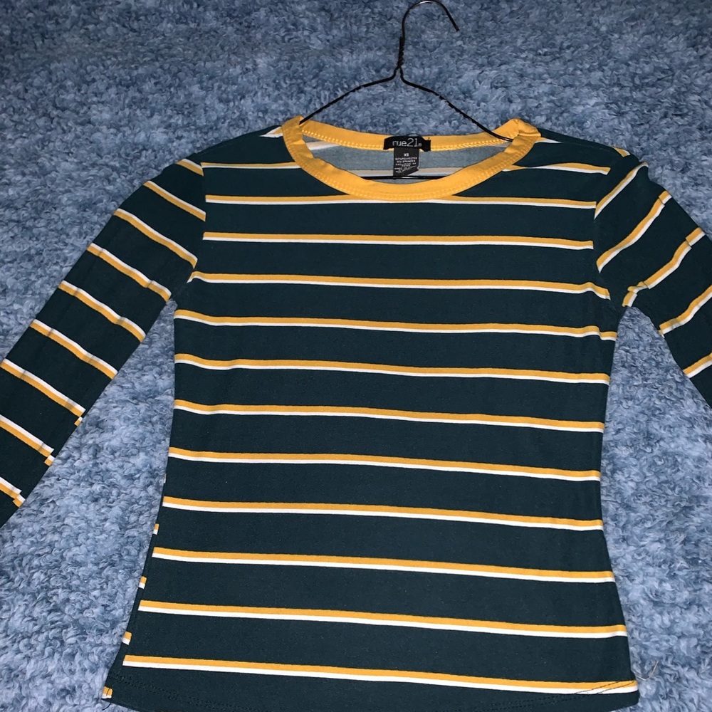 Long sleeve rue 21 top